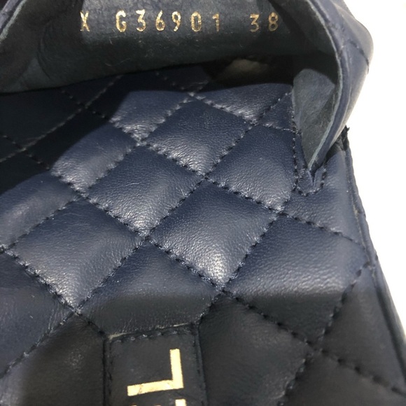Authentic CHANEL Navy Blue Quilted Agneau Slides Mules Lambskin Leather Size 38 - Picture 11 of 15